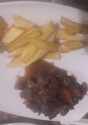 Una foto de Lomo salteado con papas fritas