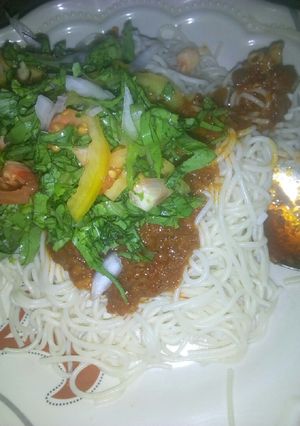 A picture of Spaghetti with stew.