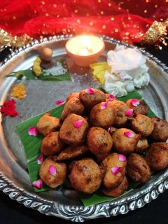 गुलगुले (gulgule recipe in Hindi) रेसिपी मुख्य फोटो