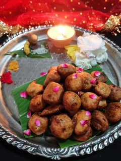 गुलगुले (gulgule recipe in Hindi) रेसिपी मुख्य फोटो
