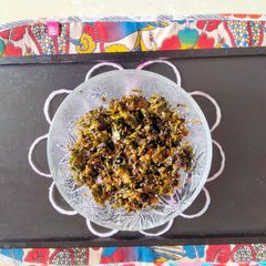 A picture of Methi leaves and onion sabzi.