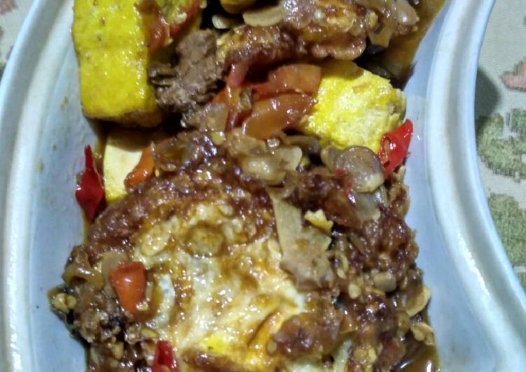 Tahu Telor Ceplok Bumbu Tauco (pedess)