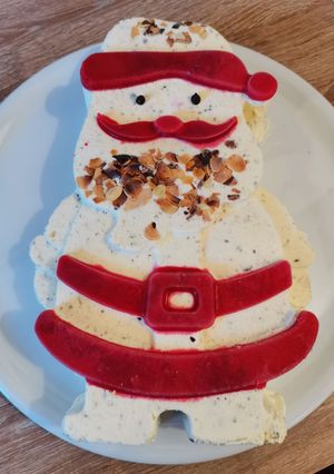 Une photo de Père Noel en nougat glacé
