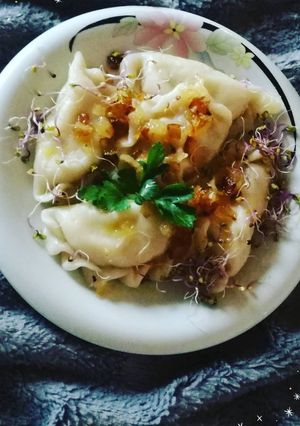 Zdjęcie przepisu Pierogi ruskie z cebulką boczkiem i miętą.