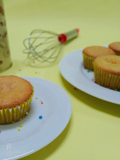 A picture of Vanilla Cupcakes 🧁.