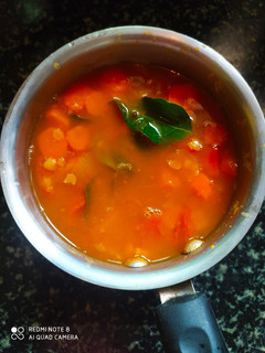 ஈஸி கேரட் சாம்பார்(carrot sambar recipe in tamil) செய்முறை முக்கிய புகைப்படம்