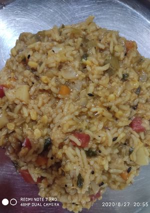 વેજીટેબલ ખીચડી(khichdi recipe in gujarati) રેસીપી મુખ્ય ફોટો