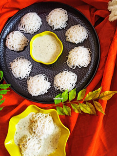 इडियप्पम और नारियल चटनी (idiyappam aur nariyal ki chutney recipe in Hindi) रेसिपी मुख्य फोटो