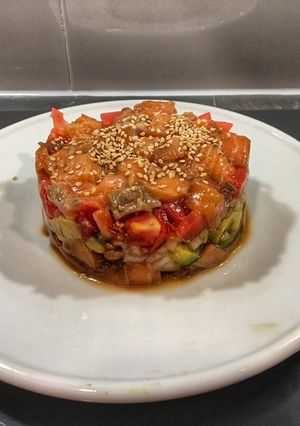 Una foto de Tártar de salmón