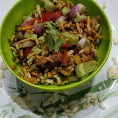 A picture of Bhel with leftover namkeen.