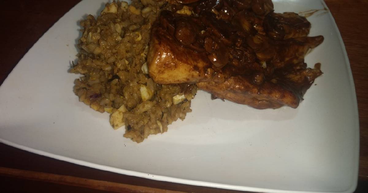 Pollo salsa inglesa y champiñones. Arroz, nueces y salsa de soja Receta de  Gustavo Yuse Lockley - Cookpad