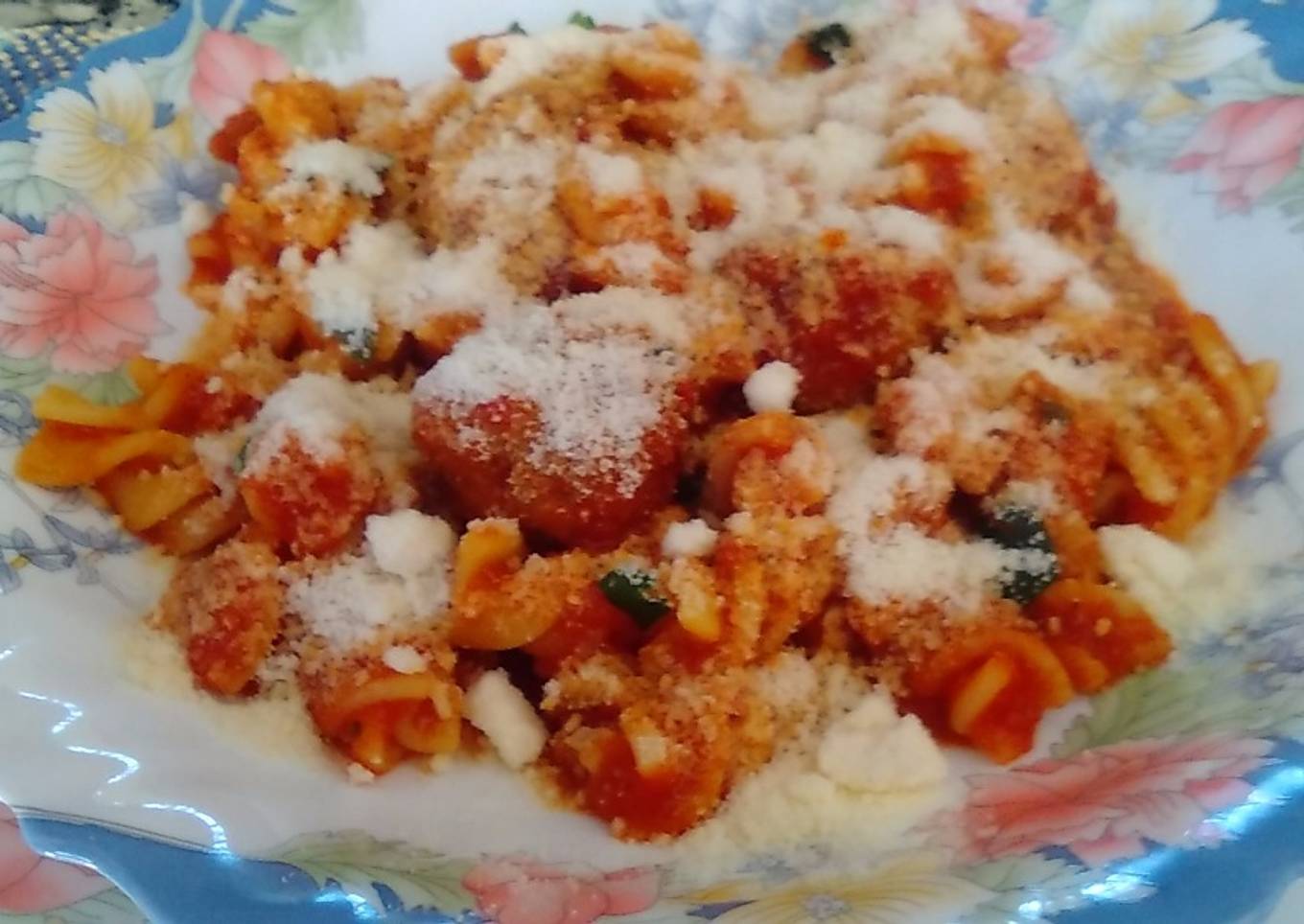 Pasta con albondiguitas