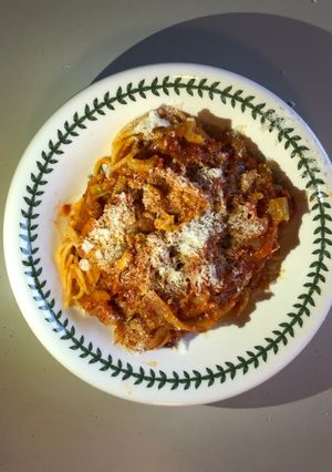 A picture of Onion, Garlic & Tomato Pasta.