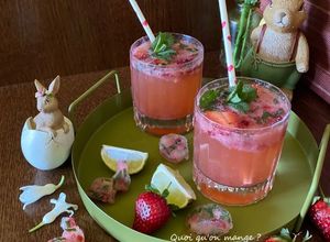 Une photo de Cocktail aux fraises pour célébrer Pâques et le Printemps