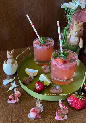 Une photo de Cocktail aux fraises pour célébrer Pâques et le Printemps