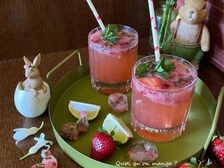 Cocktail aux fraises pour célébrer Pâques et le Printemps