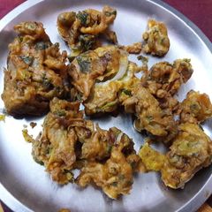 A picture of Onion Palak Pakora.