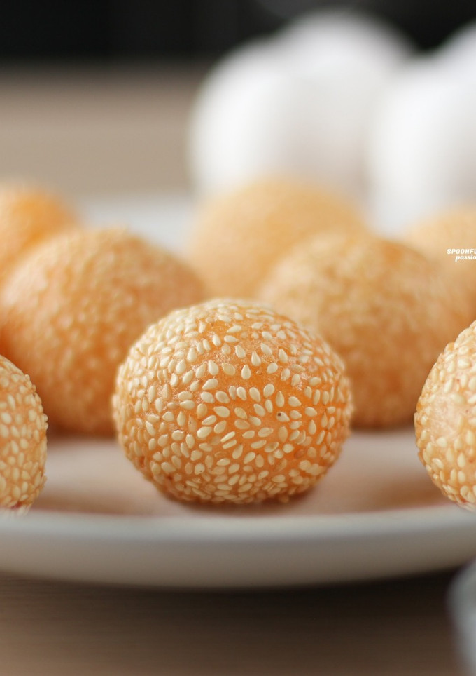 A picture of Sesame ball with salted egg custard.