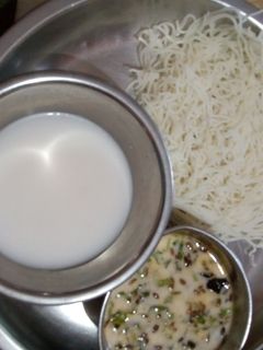 இடியாப்பம் தேங்காய் பால் குருமா,இனிப்பு தேங்காய் பால் செய்முறை முக்கிய புகைப்படம்