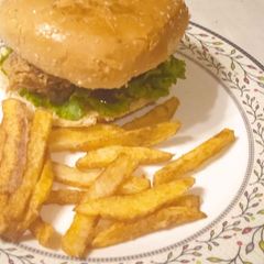 A picture of Zinger burger.