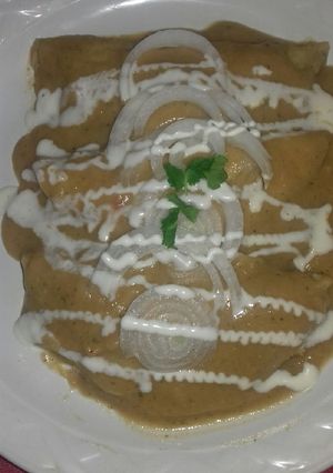 Una foto de Enfrijoladas de pollo