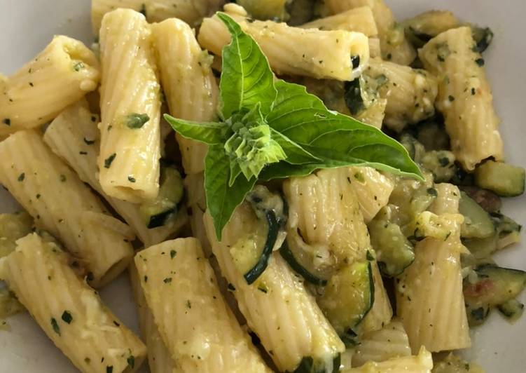 Easiest Way to Make Any-night-of-the-week Maccheroni con zucchine e pesto veloce di zucchine