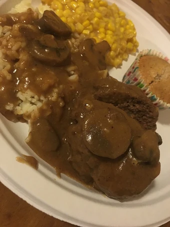 Easy Way Make P-lo&#39;s Salisbury Steak and Gravy the Delicious Tasty