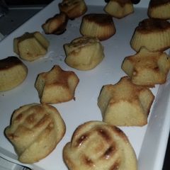 A picture of Soft vanilla cup cakes.