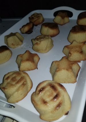 A picture of Soft vanilla cup cakes.