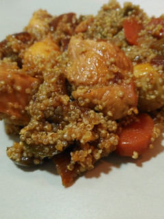 Una foto de Quinoa con pollo, soja y miel
