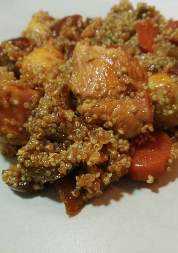 Una foto de Quinoa con pollo, soja y miel