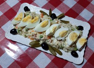 Une photo de Salade d'Orzo aux légumes, thon et œufs 🍴