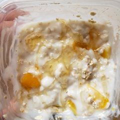 A picture of Peaches and cream overnight oats.