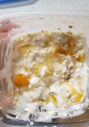 A picture of Peaches and cream overnight oats.