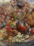Arroz integral saborizada con pimentón y cúrcuma con vegetal