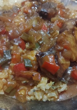 Una foto de Arroz integral saborizada con pimentón y cúrcuma con vegetal