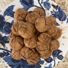 Cinnamon Semolina Cookies A picture of Cinnamon Semolina Cookies.