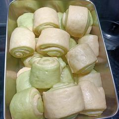 A picture of Pandan layers steam bun.