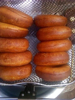 A picture of Plain Donut's.