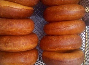 A picture of Plain Donut's.