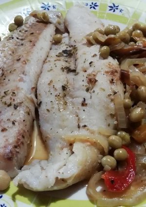 Una foto de Pescado con verduras express 🐟