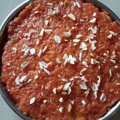 A picture of Gajar halvs.