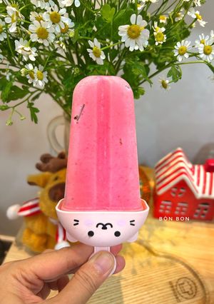 Hình của món Kem Sữa Chua Dâu Tây.