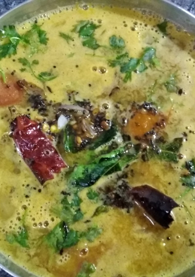 ரெஸ்டாரன்ட் ஸ்டைல் இட்லி சாம்பார் (Restaurent style idli sambar recipe in tamil) செய்முறை முக்கிய புகைப்படம்
