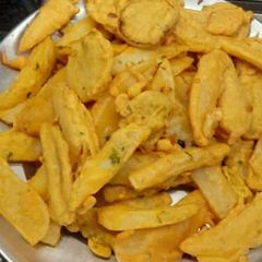 A picture of Aloo ke pakore.