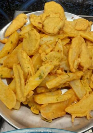A picture of Aloo ke pakore.