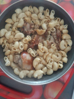 Una foto de Pasta tiburón con cochinillo