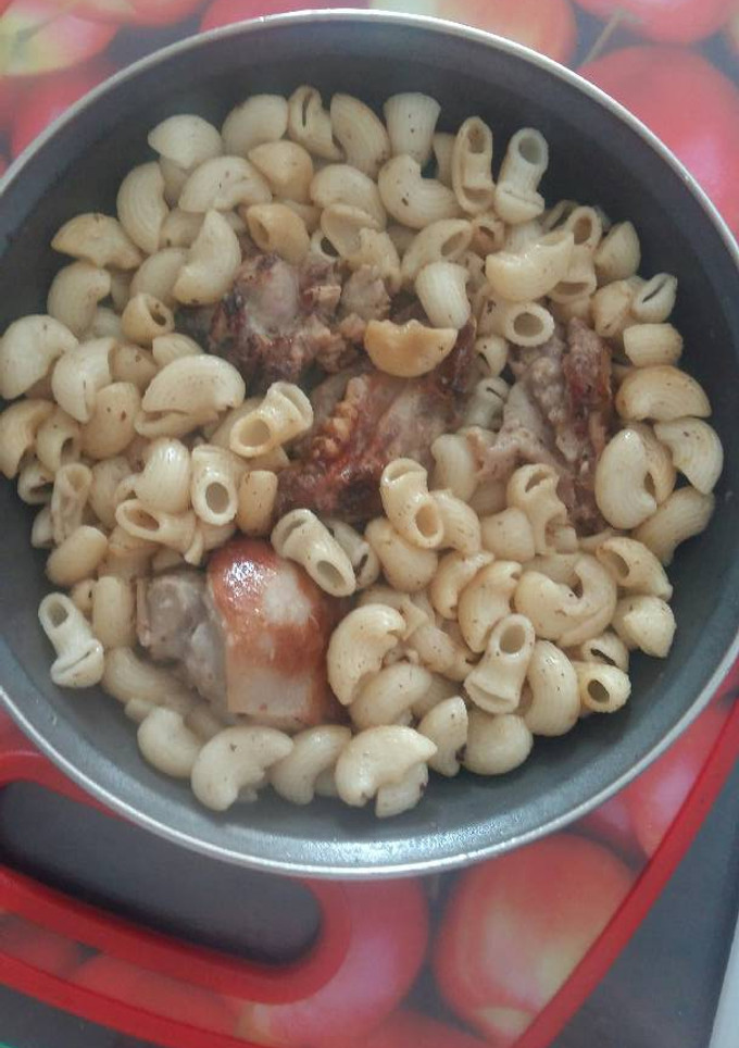 Una foto de Pasta tiburón con cochinillo
