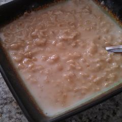 A picture of Peanut butter honey oatmeal.