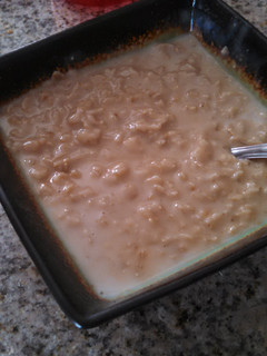 A picture of Peanut butter honey oatmeal.